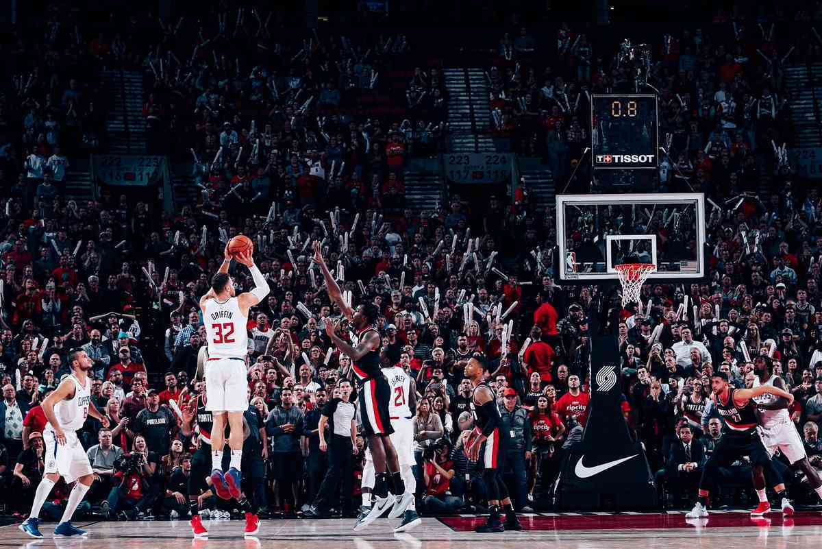 Fenomenalna NBA noć: Milvoki razbio Čikago, Klipersi slavili u Feniksu (VIDEO)